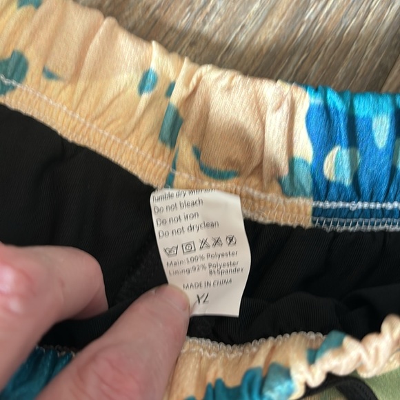 XL Mens Swim Trunks With Compression Liner No-Chafing Beach Shorts Pockets Skull - Picture 3 of 3